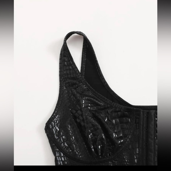 💄2 for 15$💄Shein Women’s Faux Leather Sleeveless Top Size Small (EU36) US - Picture 4 of 8